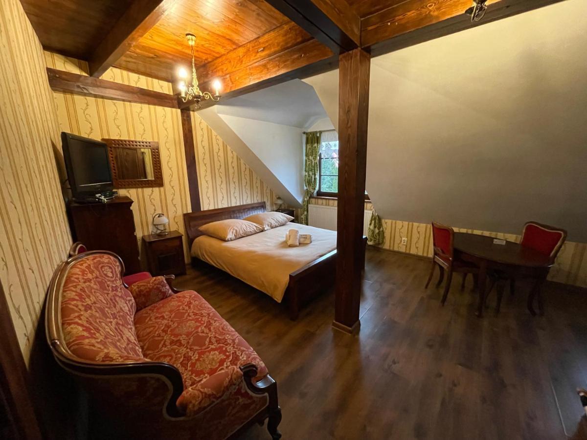Hotel Tyrol I Restauracja Zycie Gruzji Osielsko Εξωτερικό φωτογραφία