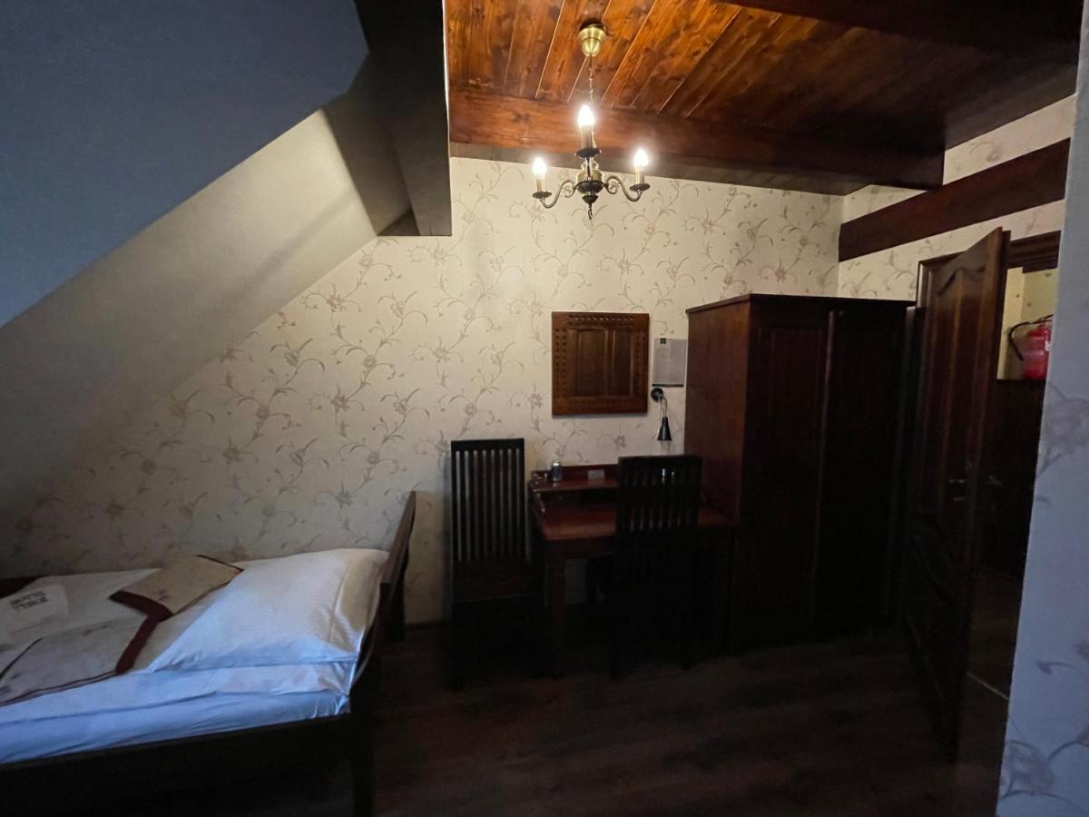 Hotel Tyrol I Restauracja Zycie Gruzji Osielsko Εξωτερικό φωτογραφία