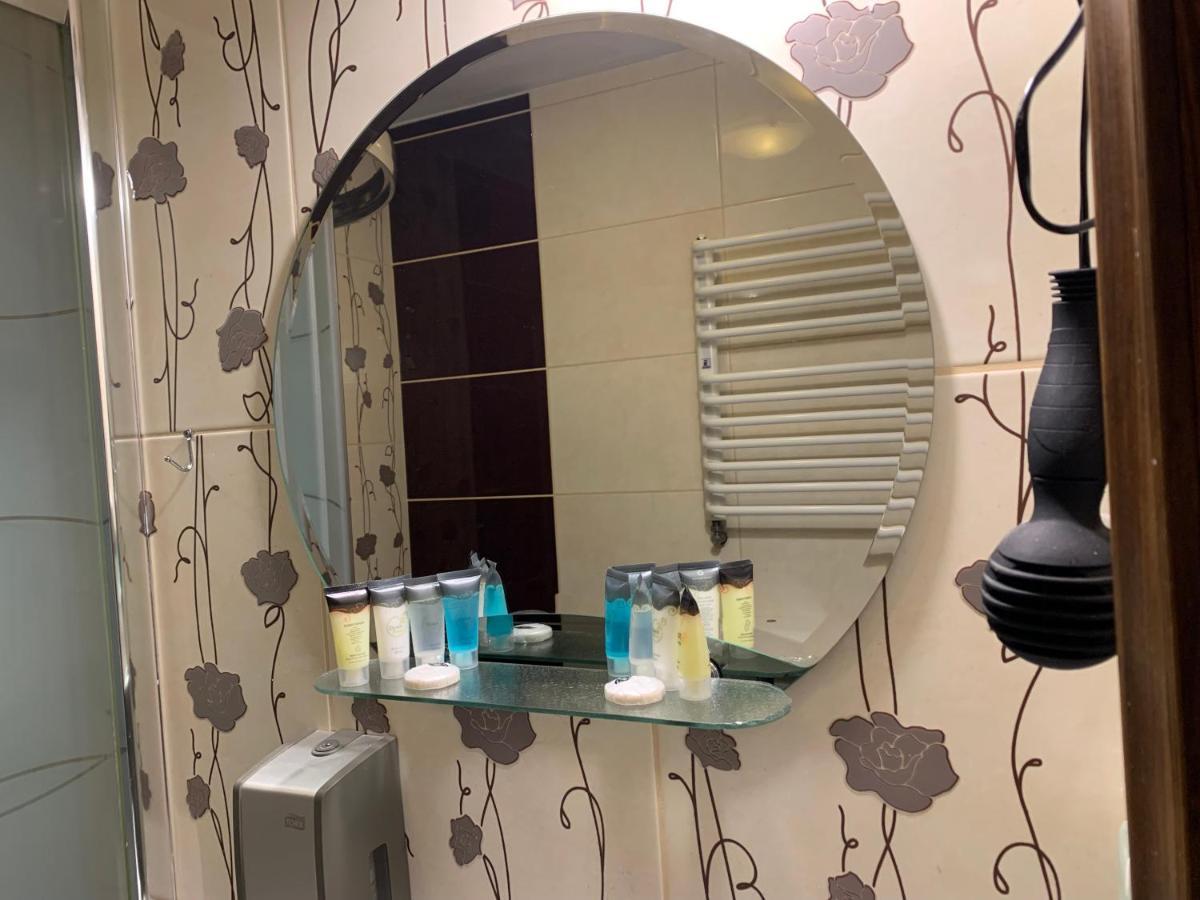 Hotel Tyrol I Restauracja Zycie Gruzji Osielsko Εξωτερικό φωτογραφία