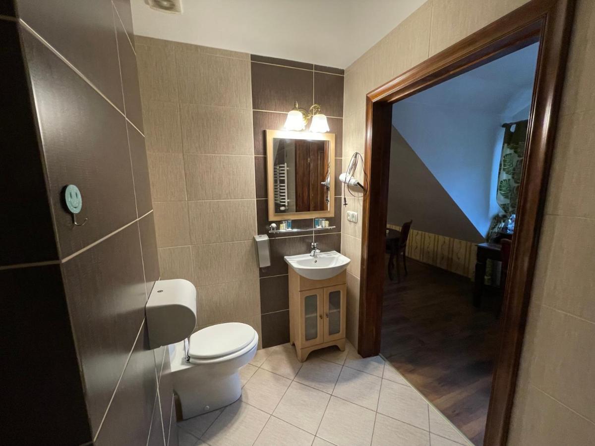 Hotel Tyrol I Restauracja Zycie Gruzji Osielsko Εξωτερικό φωτογραφία