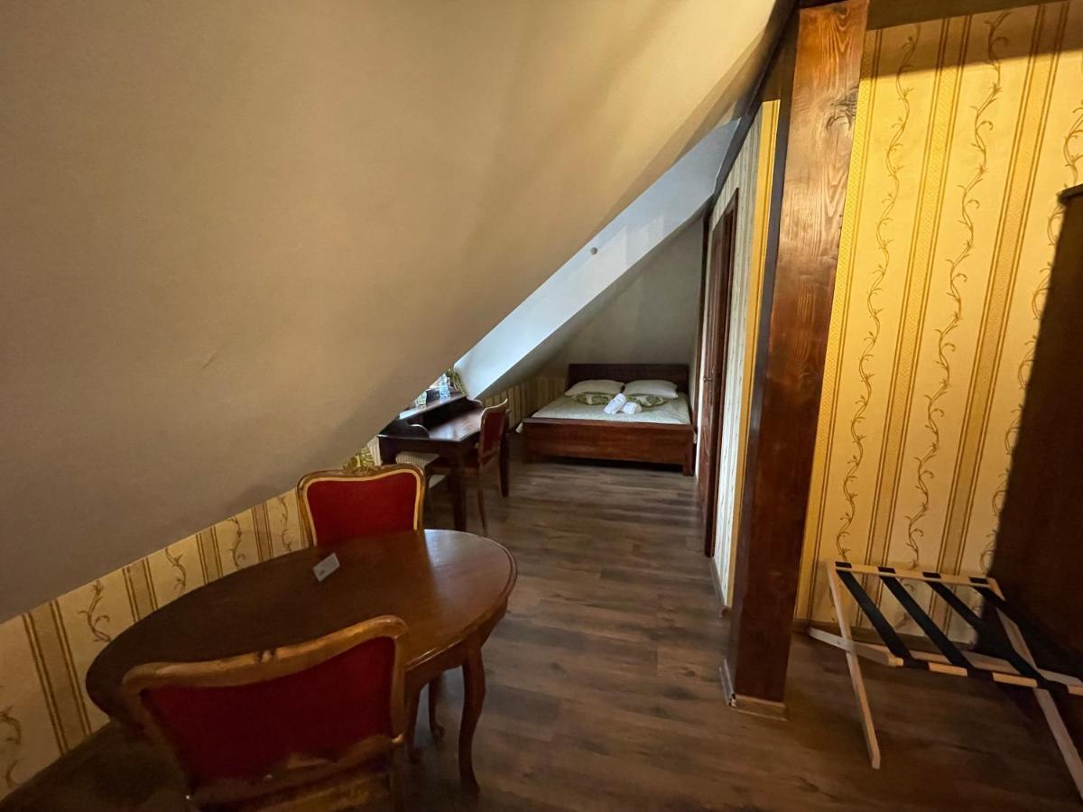 Hotel Tyrol I Restauracja Zycie Gruzji Osielsko Εξωτερικό φωτογραφία