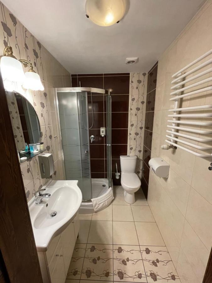 Hotel Tyrol I Restauracja Zycie Gruzji Osielsko Εξωτερικό φωτογραφία