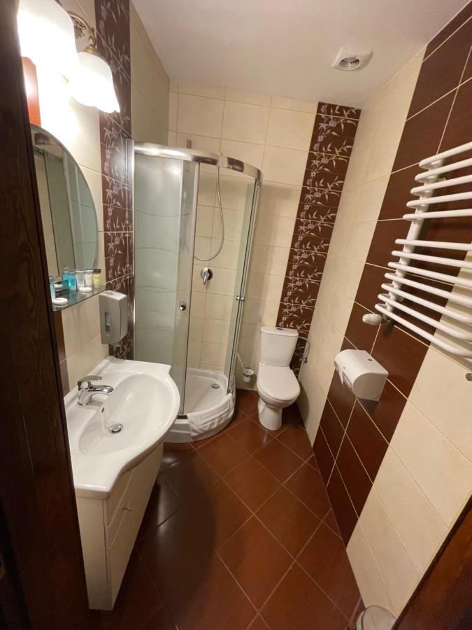 Hotel Tyrol I Restauracja Zycie Gruzji Osielsko Εξωτερικό φωτογραφία