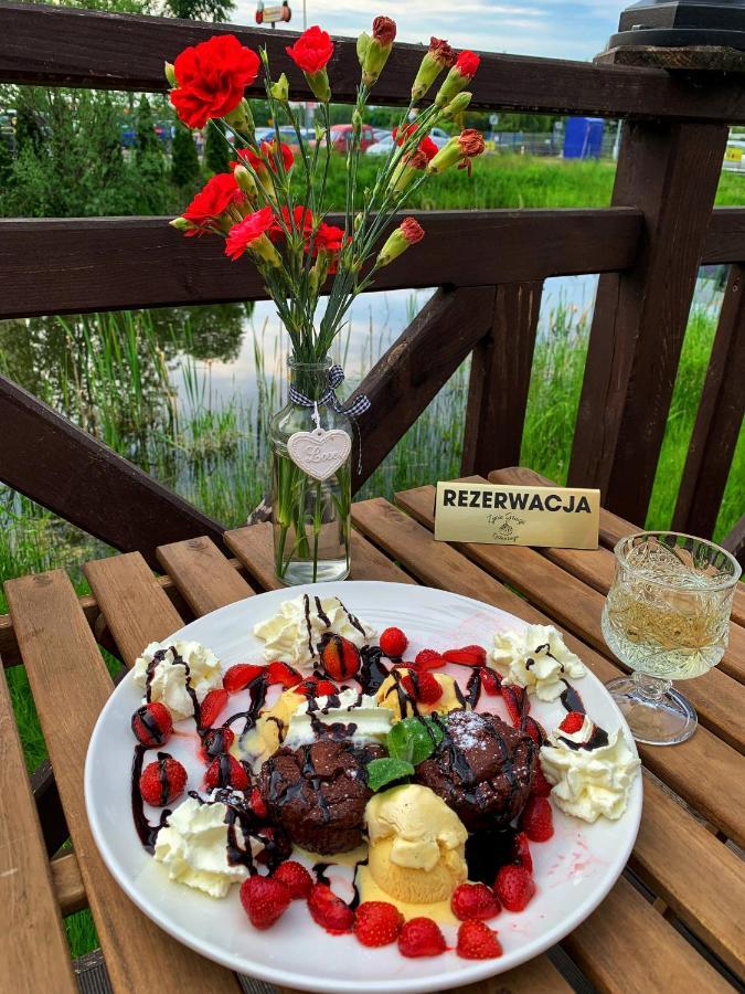 Hotel Tyrol I Restauracja Zycie Gruzji Osielsko Εξωτερικό φωτογραφία